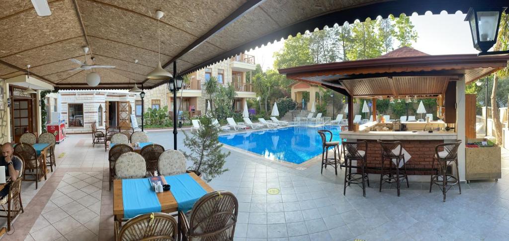 Poolterrasse